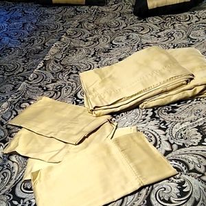 King size hold sheet set, 4 king pillowcases, fitted sheet, flat sheet $20 EUC